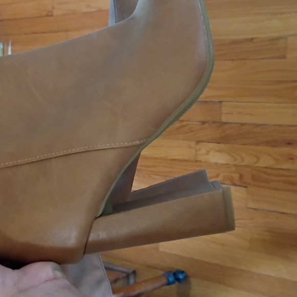 Slouchy Leg Heeled Pleather Boots - Picture 4 of 5